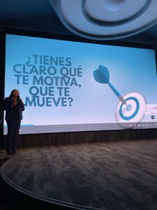 Daniela Castillo charla 2 de tamaño grande